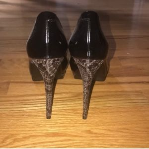 Vera Wang Simply Vera Heels